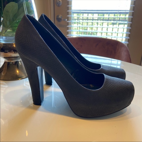 torrid Shoes - Grey Snake Embossed Heel